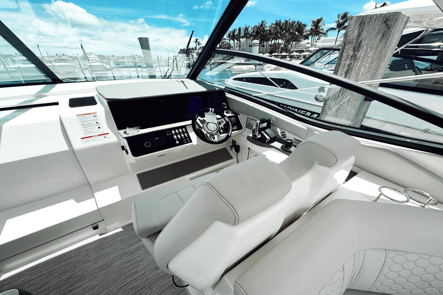 2025 Sea Ray Sundancer 320 Outboard Image Thumbnail #6