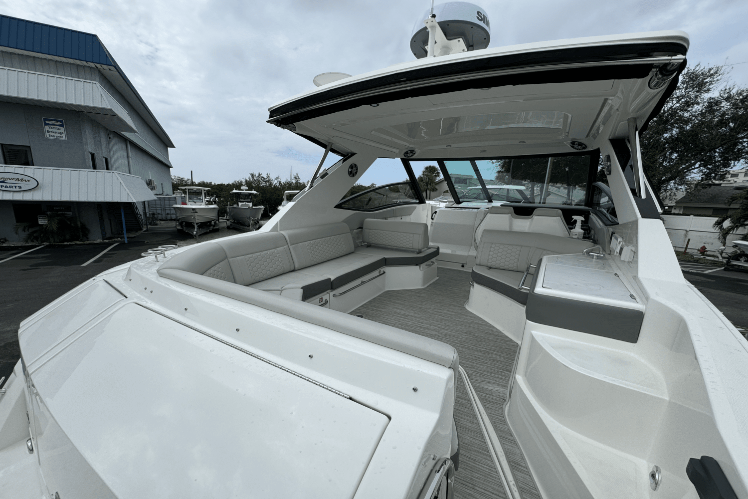 2025 Sea Ray Sundancer 320 Outboard Image Thumbnail #28