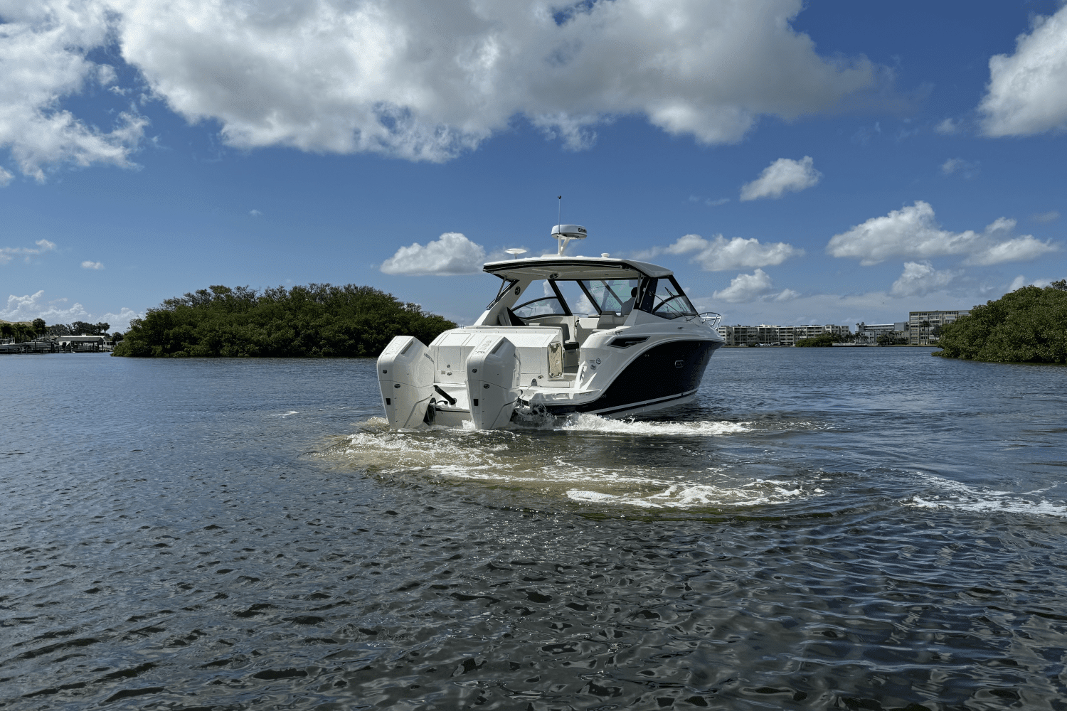 2025 Sea Ray Sundancer 320 Outboard Image Thumbnail #5