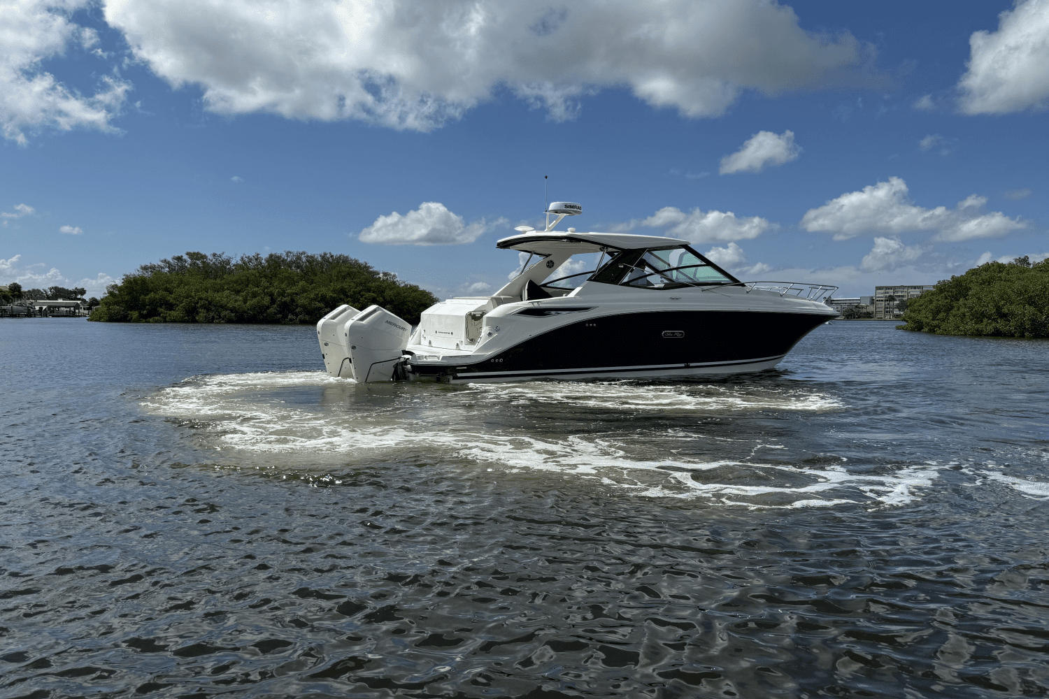 2025 Sea Ray Sundancer 320 Outboard Image Thumbnail #6