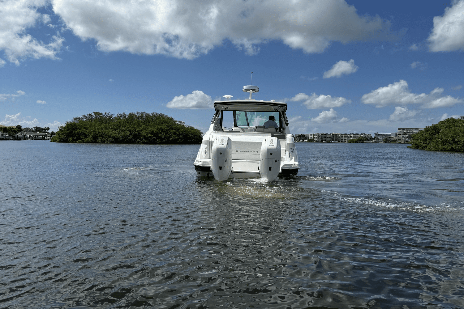 2025 Sea Ray Sundancer 320 Outboard Image Thumbnail #4