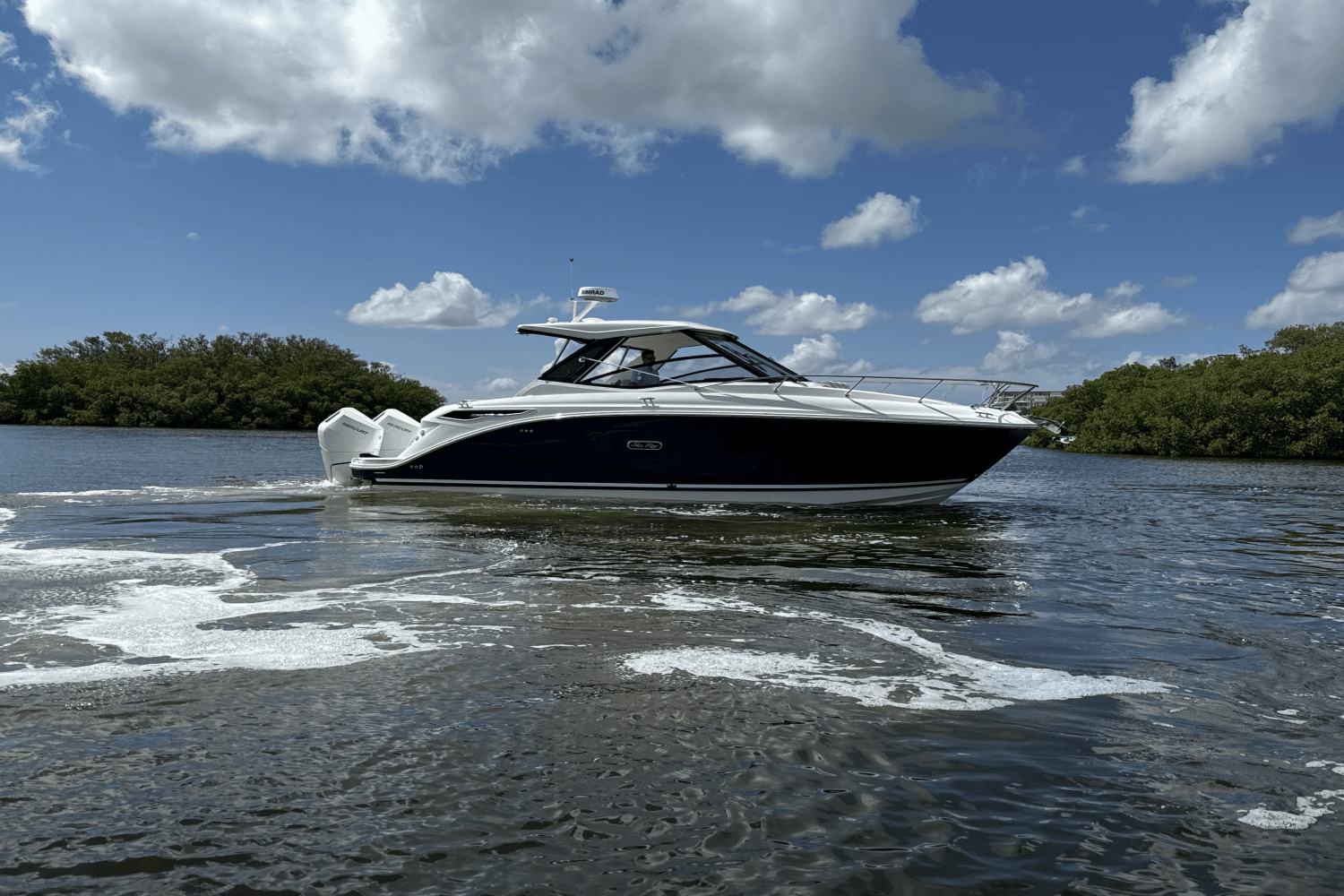 2025 Sea Ray Sundancer 320 Outboard Image Thumbnail #8