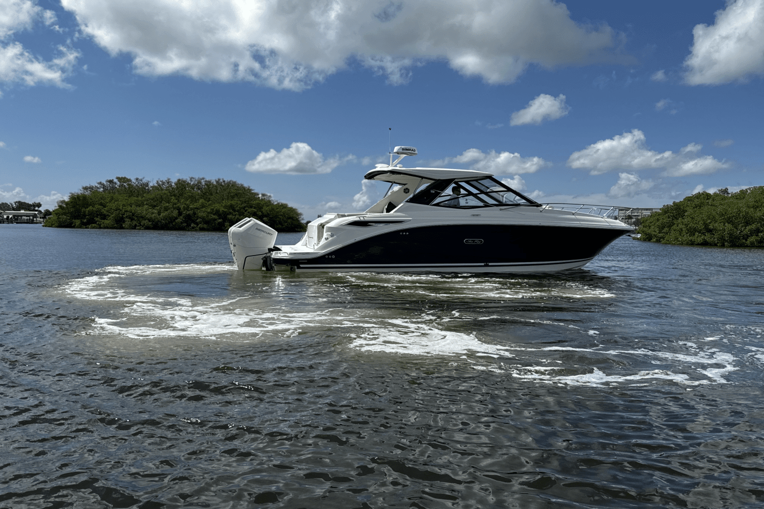 2025 Sea Ray Sundancer 320 Outboard Image Thumbnail #7