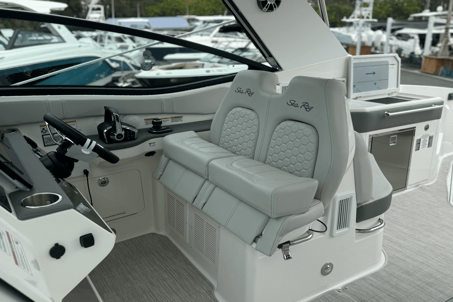 2025 Sea Ray Sundancer 320 Outboard Image Thumbnail #25