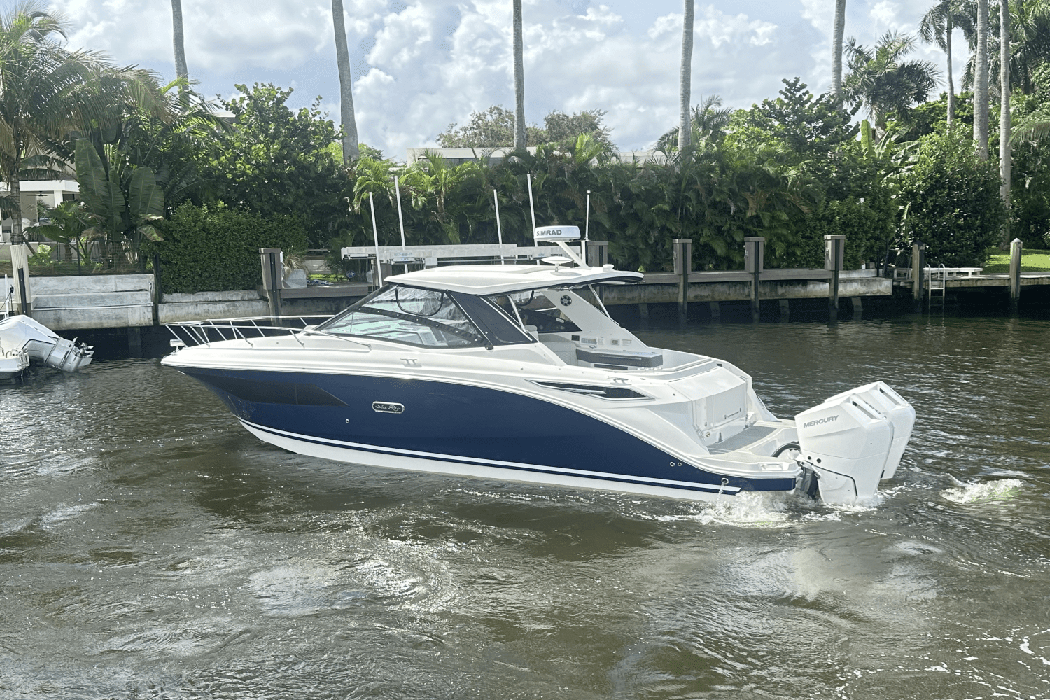 2025 Sea Ray Sundancer 320 Outboard Image Thumbnail #3