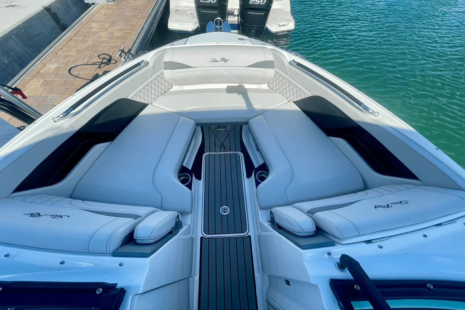 2025 Sea Ray SLX 260 Outboard Image Thumbnail #13