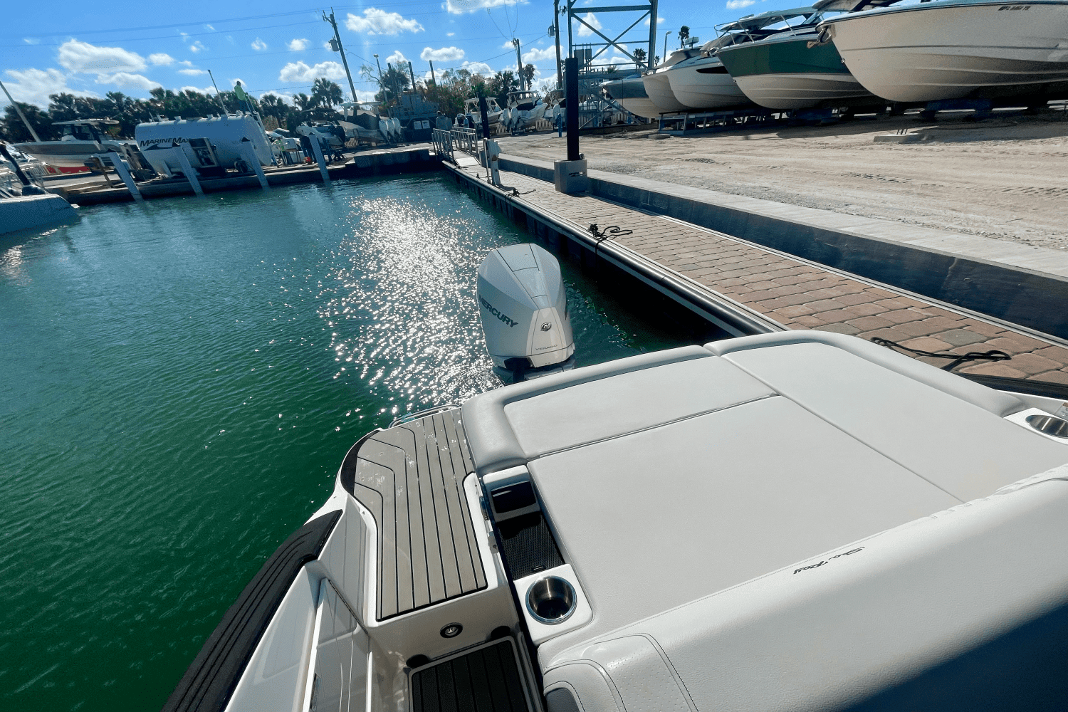 2025 Sea Ray SLX 260 Outboard Image Thumbnail #4