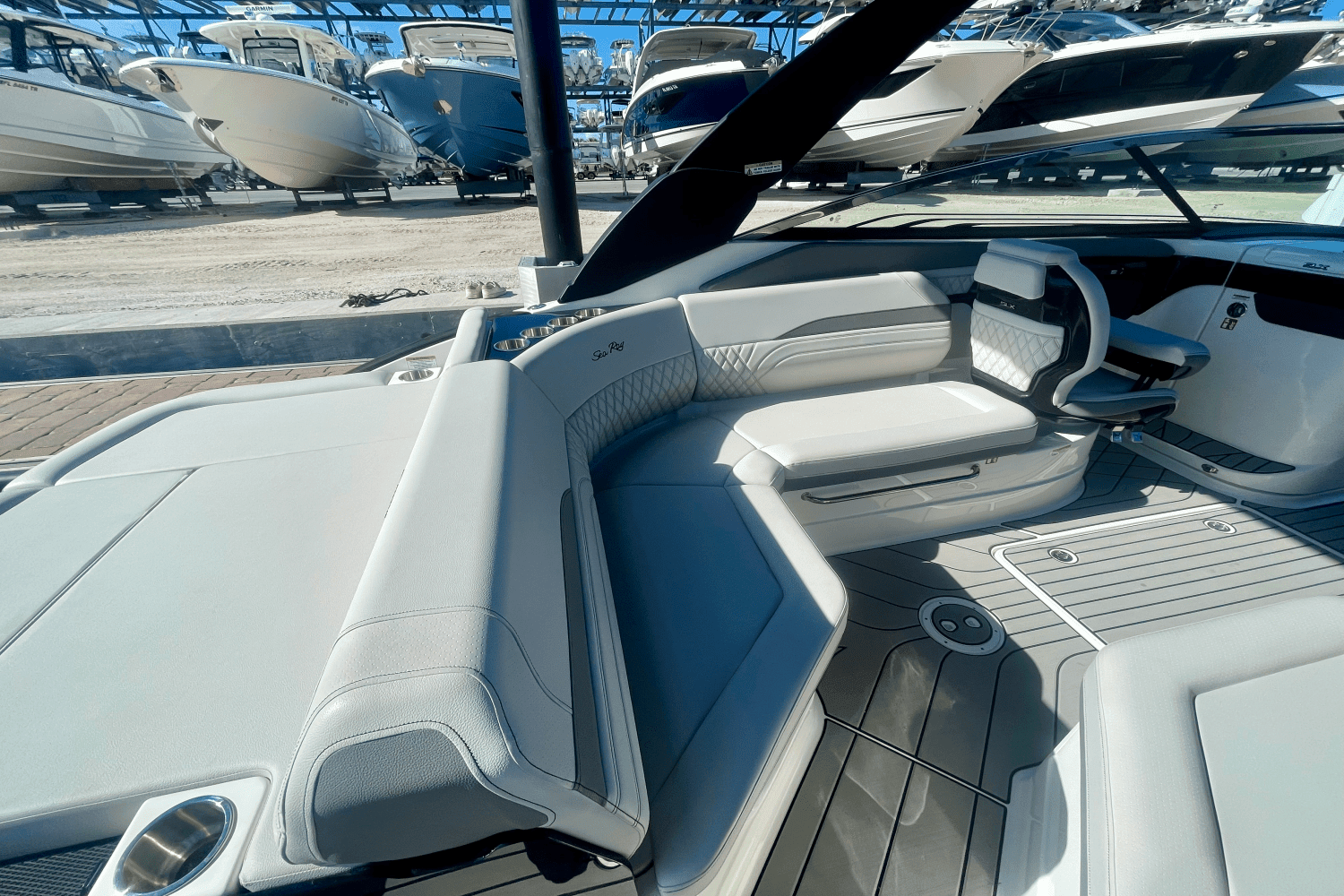 2025 Sea Ray SLX 260 Outboard Image Thumbnail #5
