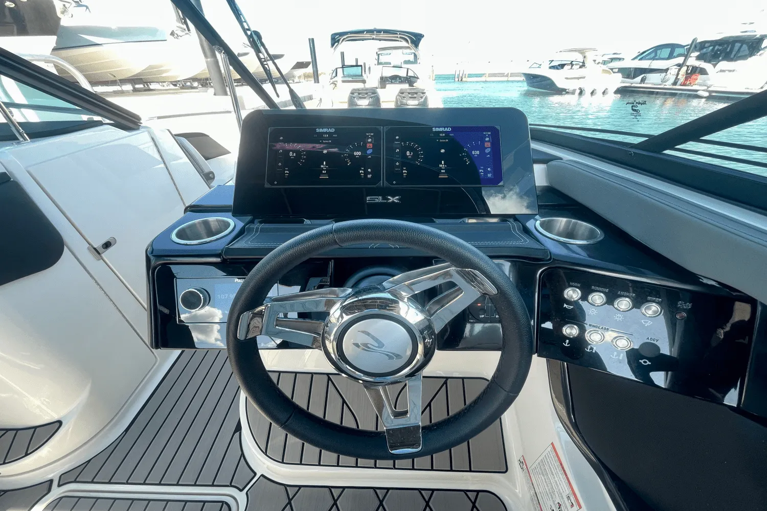 2025 Sea Ray SLX 260 Outboard Image Thumbnail #8