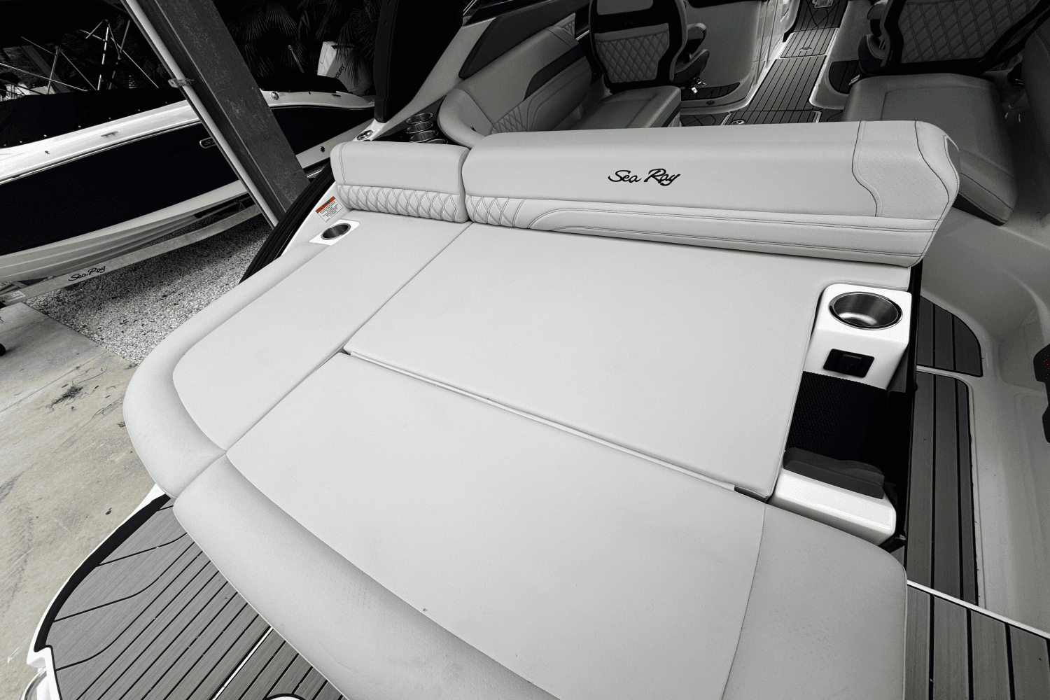 2025 Sea Ray SLX 260 Outboard Image Thumbnail #5