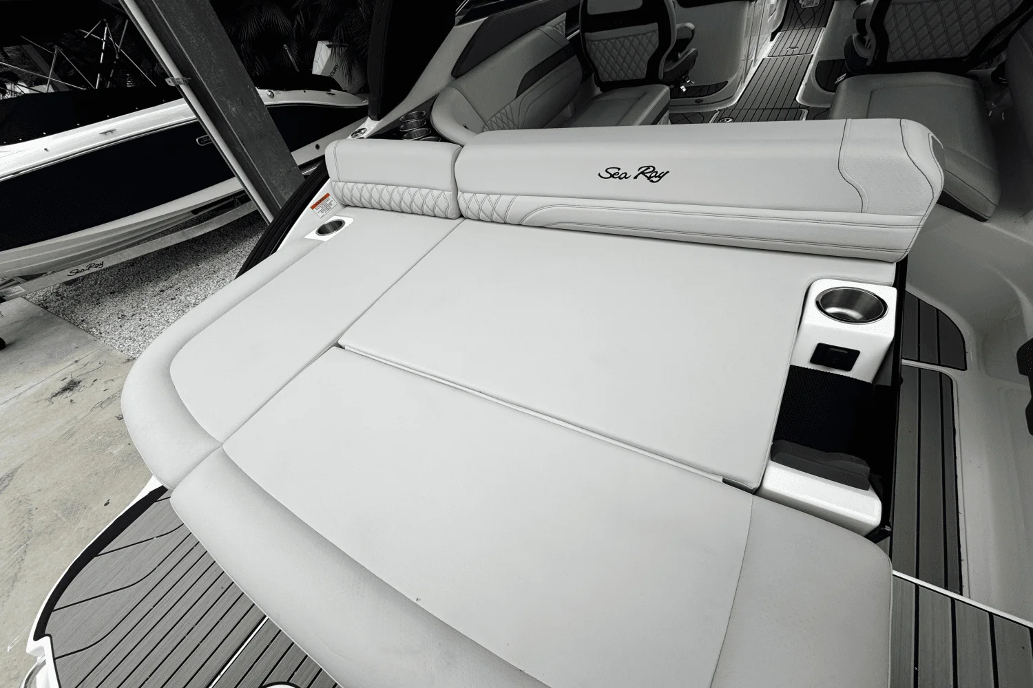 2025 Sea Ray SLX 260 Outboard Image Thumbnail #5