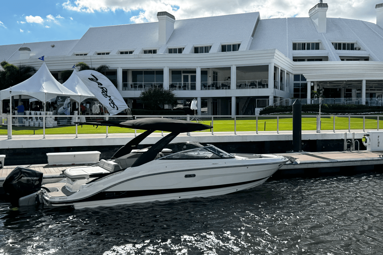 2025 Sea Ray SLX 260 Outboard Image Thumbnail #0