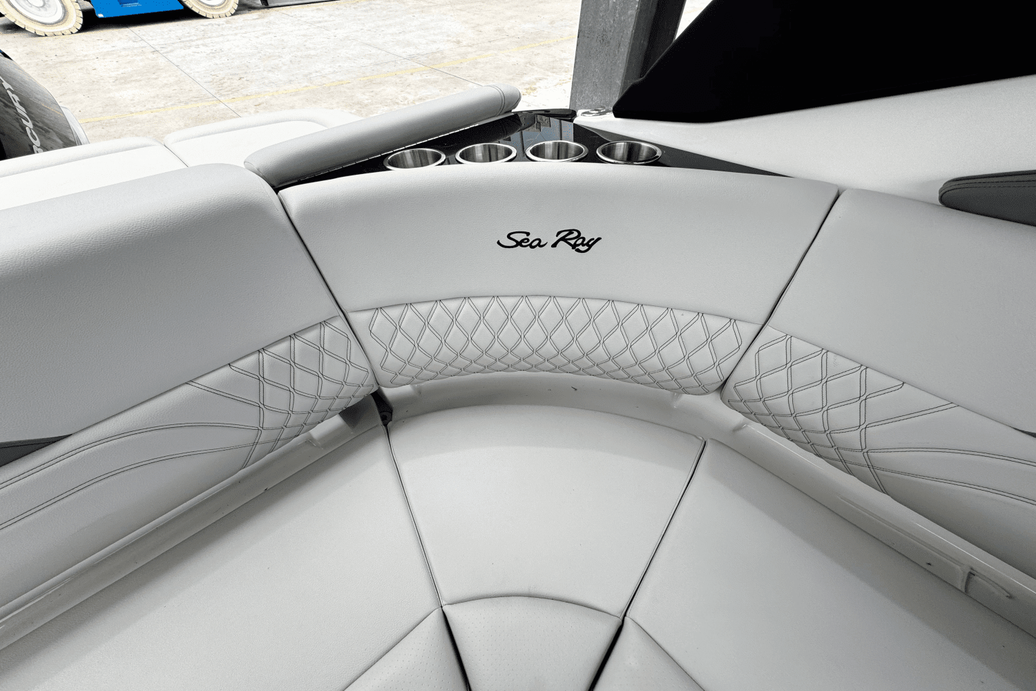 2025 Sea Ray SLX 260 Outboard Image Thumbnail #7