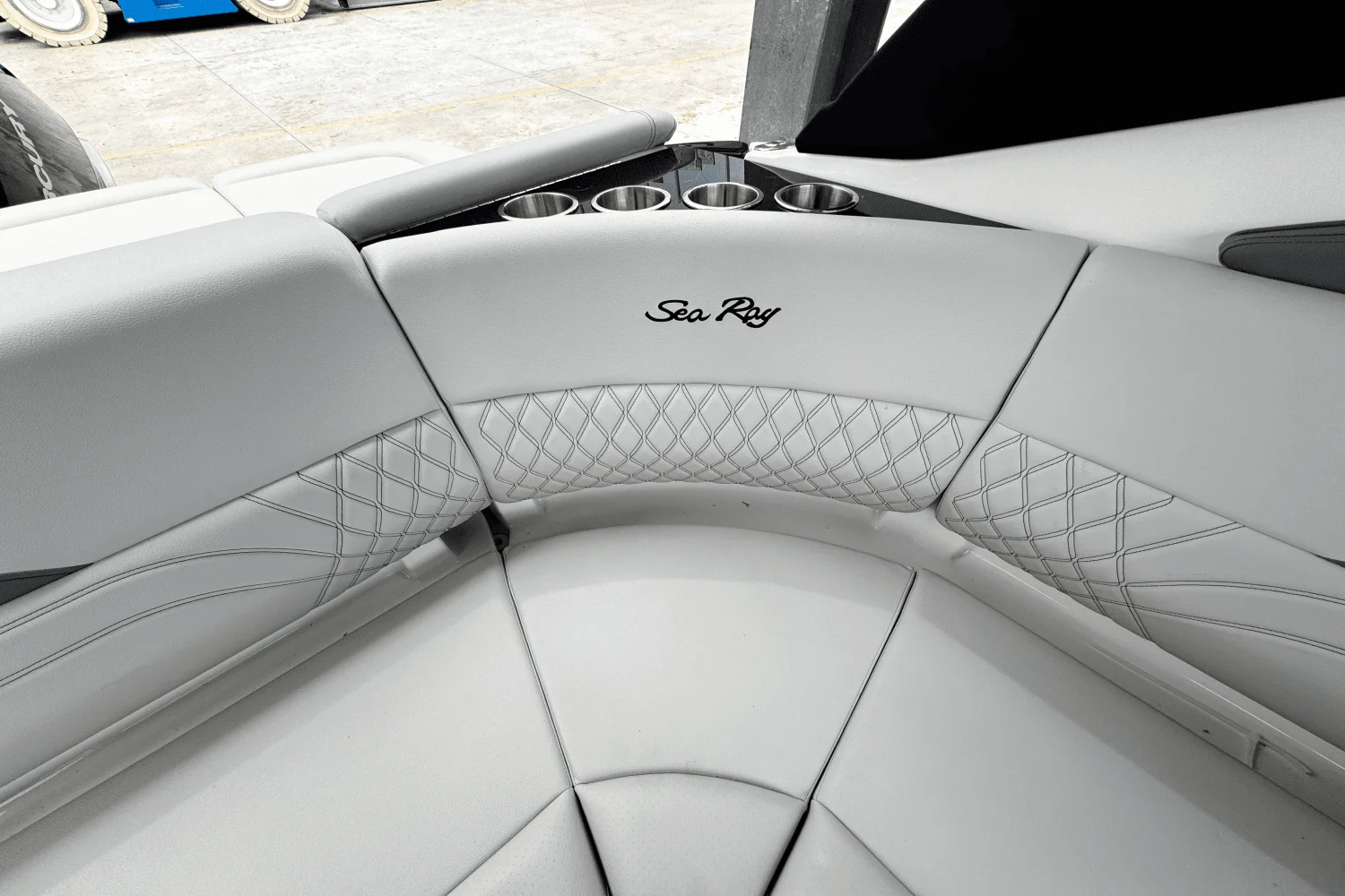 2025 Sea Ray SLX 260 Outboard Image Thumbnail #7