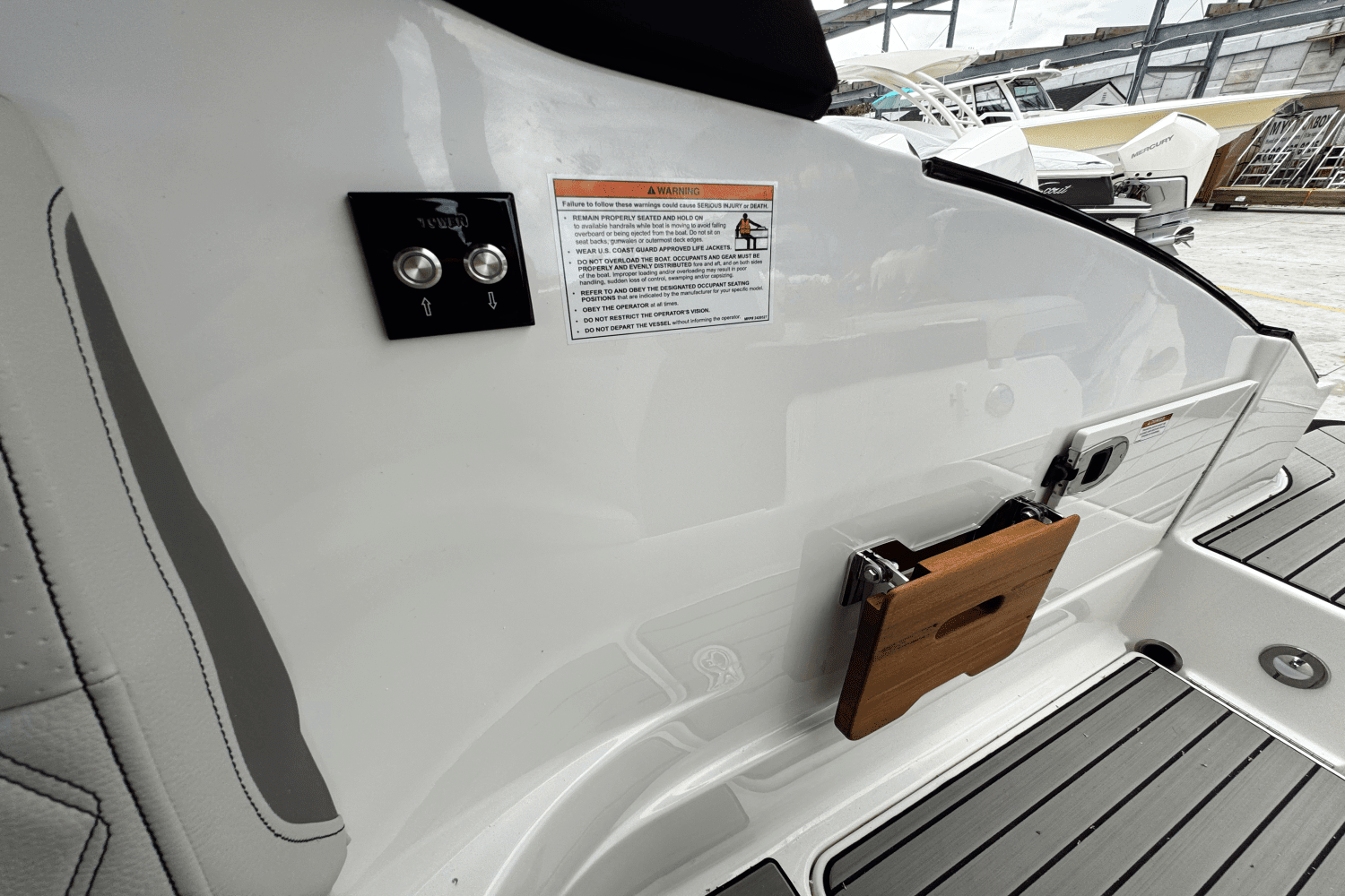 2025 Sea Ray SLX 260 Outboard Image Thumbnail #19