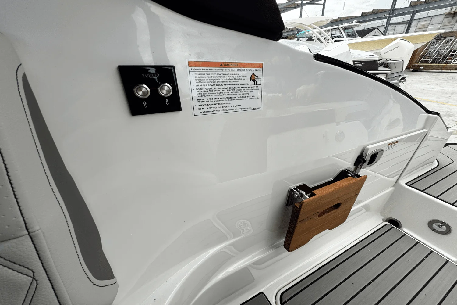 2025 Sea Ray SLX 260 Outboard Image Thumbnail #19