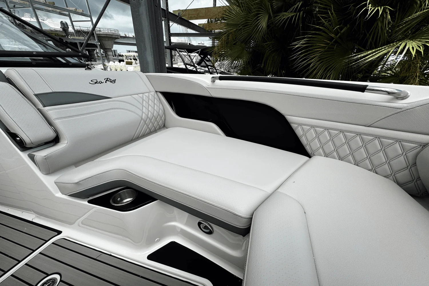 2025 Sea Ray SLX 260 Outboard Image Thumbnail #13