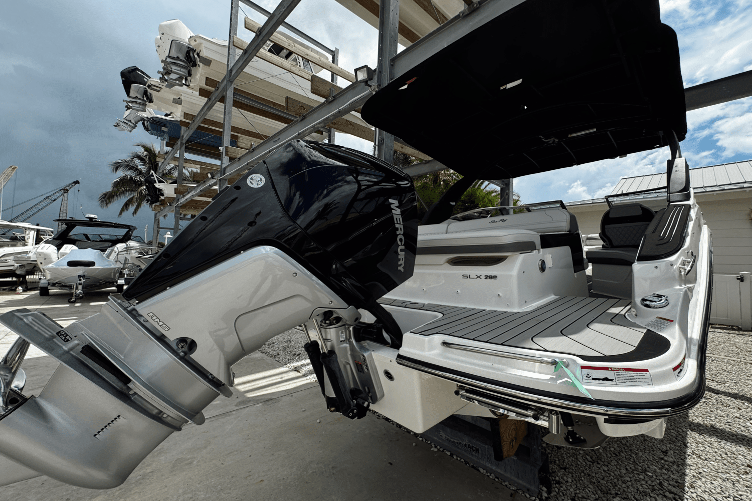 2025 Sea Ray SLX 260 Outboard Image Thumbnail #2