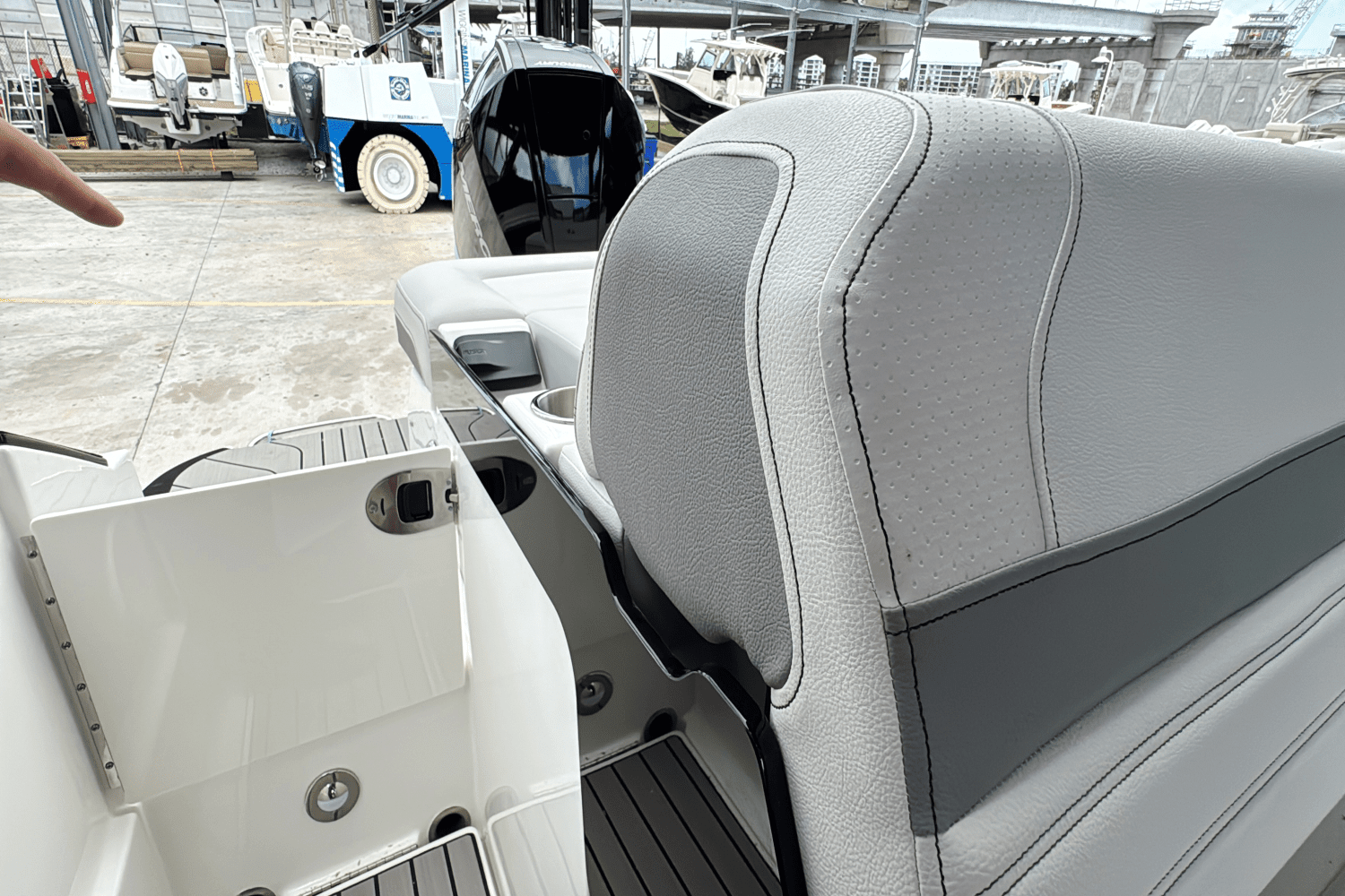 2025 Sea Ray SLX 260 Outboard Image Thumbnail #22