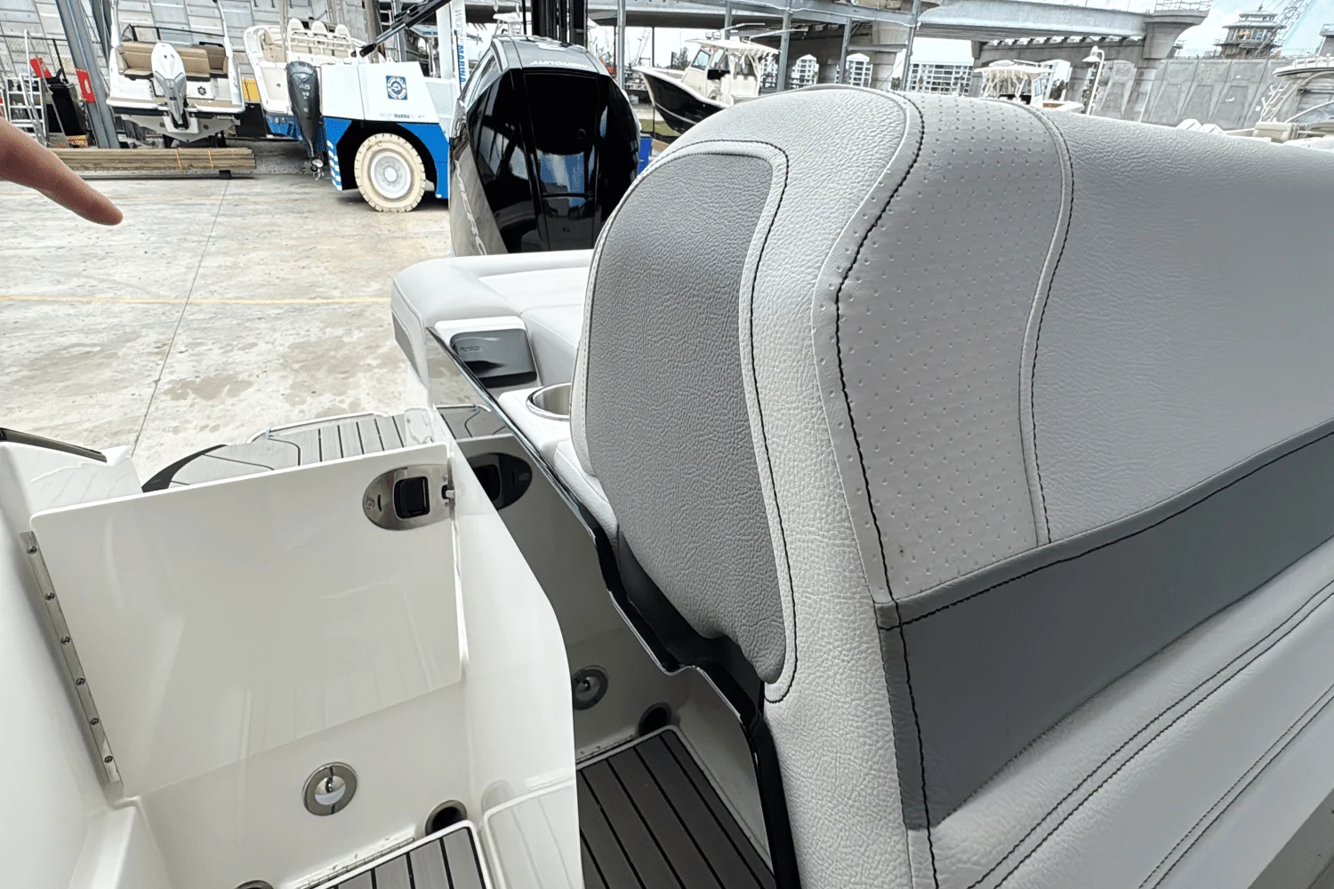 2025 Sea Ray SLX 260 Outboard Image Thumbnail #22