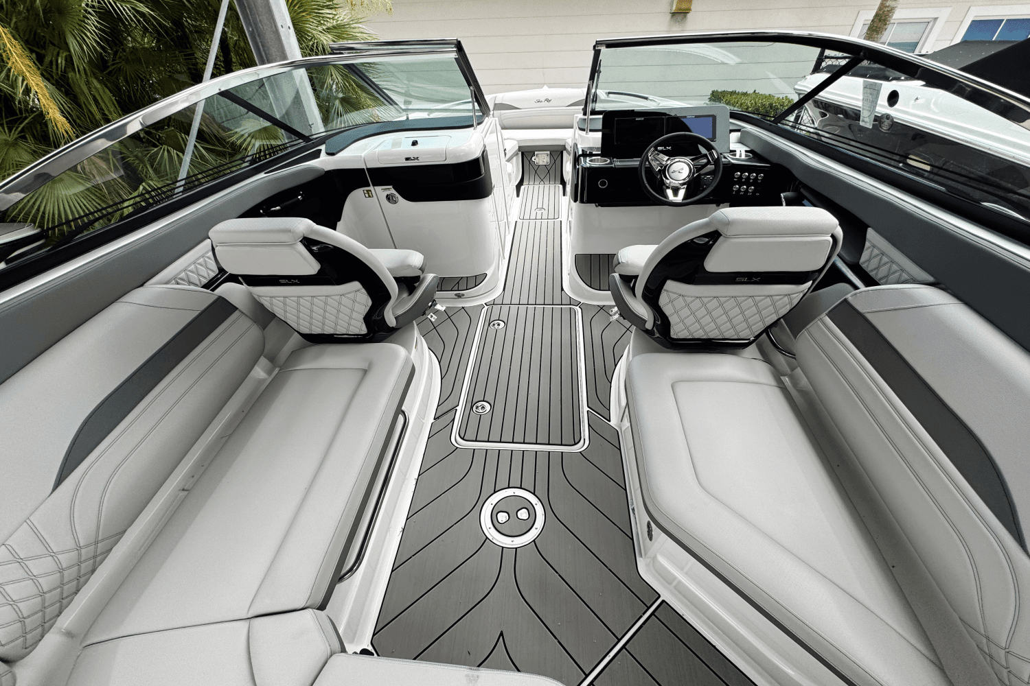 2025 Sea Ray SLX 260 Outboard Image Thumbnail #8