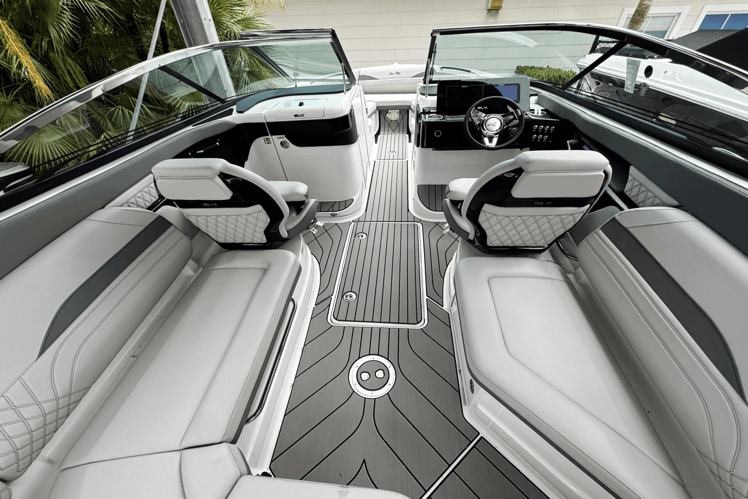 2025 Sea Ray SLX 260 Outboard Image Thumbnail #8