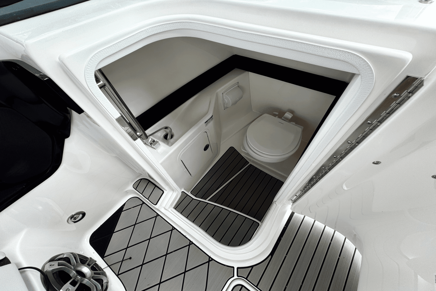 2025 Sea Ray SLX 260 Outboard Image Thumbnail #16