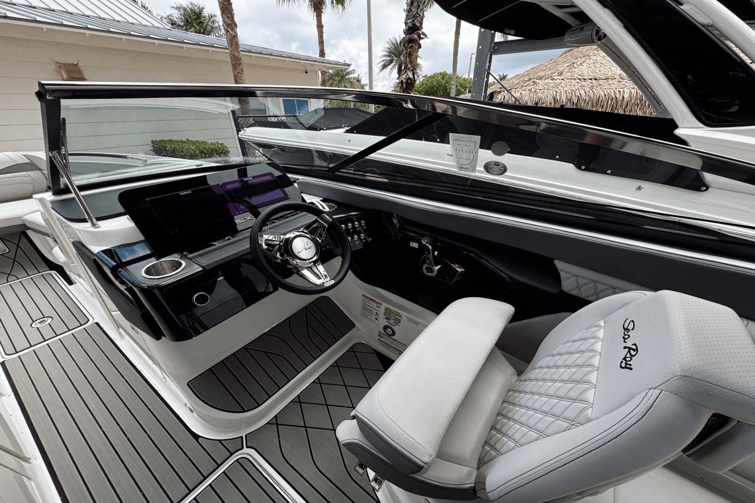 2025 Sea Ray SLX 260 Outboard Image Thumbnail #10