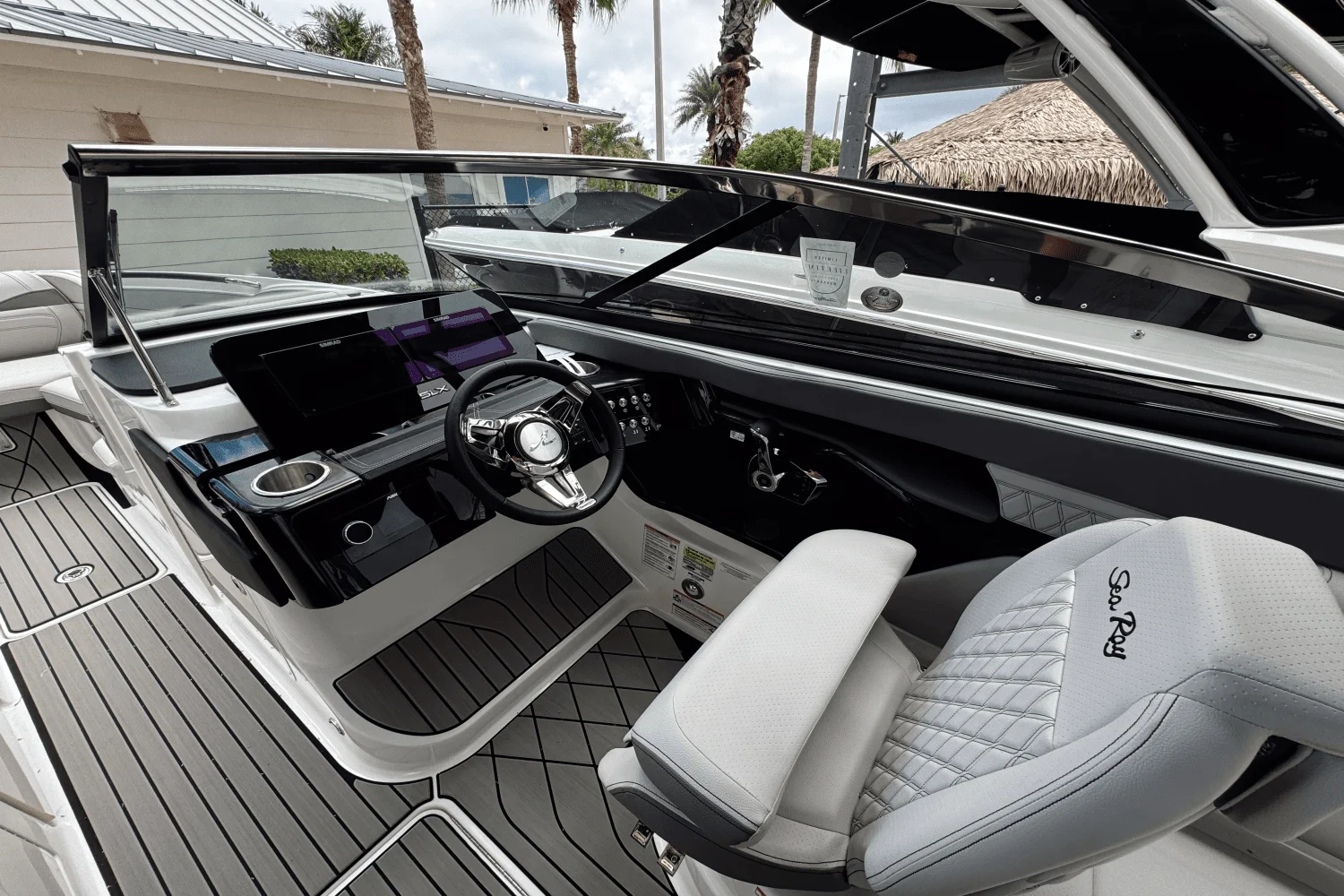 2025 Sea Ray SLX 260 Outboard Image Thumbnail #10