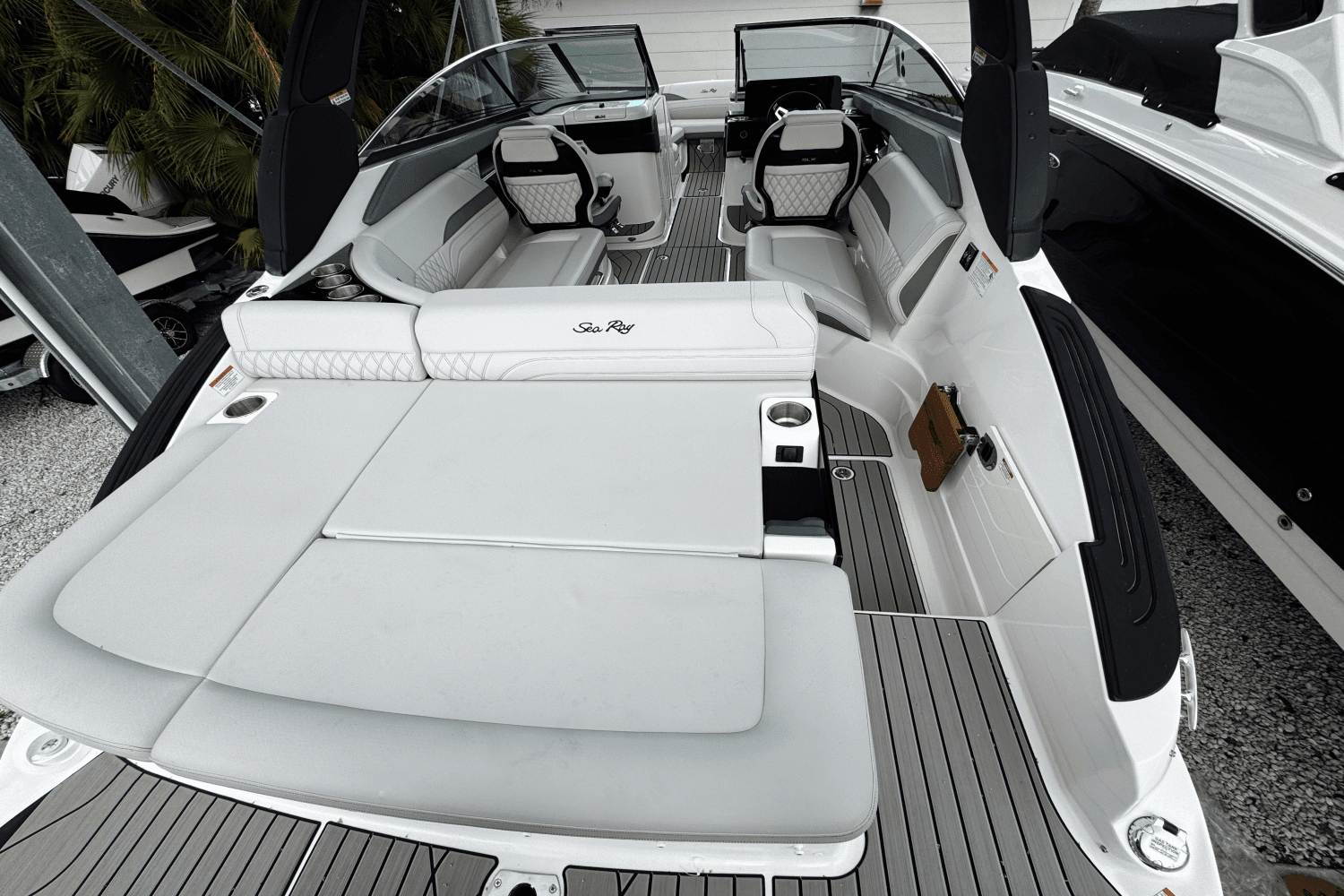 2025 Sea Ray SLX 260 Outboard Image Thumbnail #4