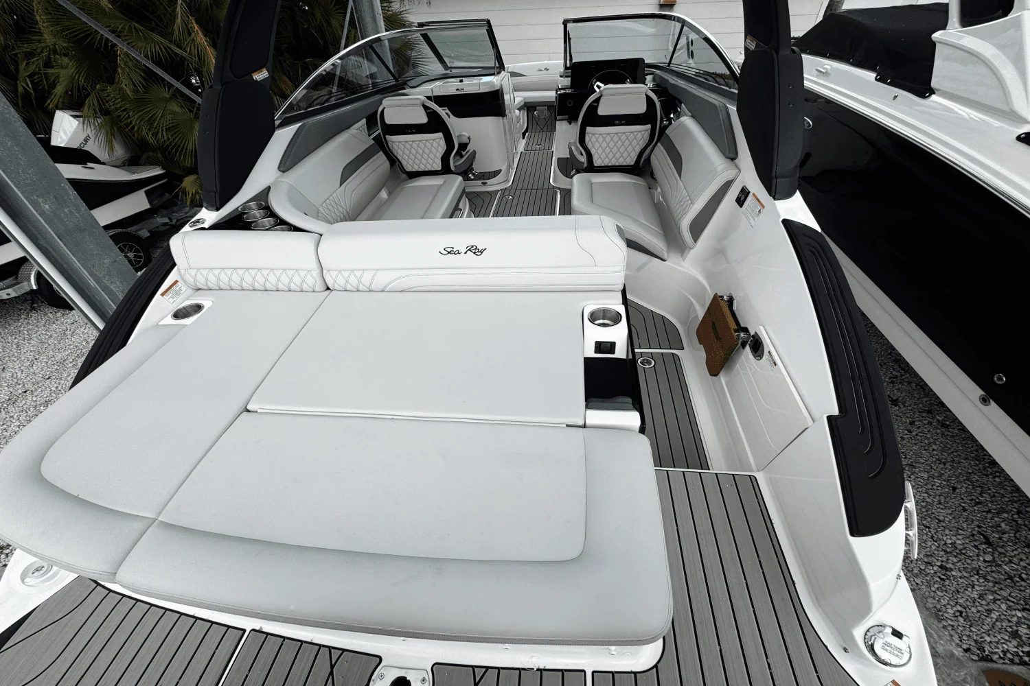 2025 Sea Ray SLX 260 Outboard Image Thumbnail #4