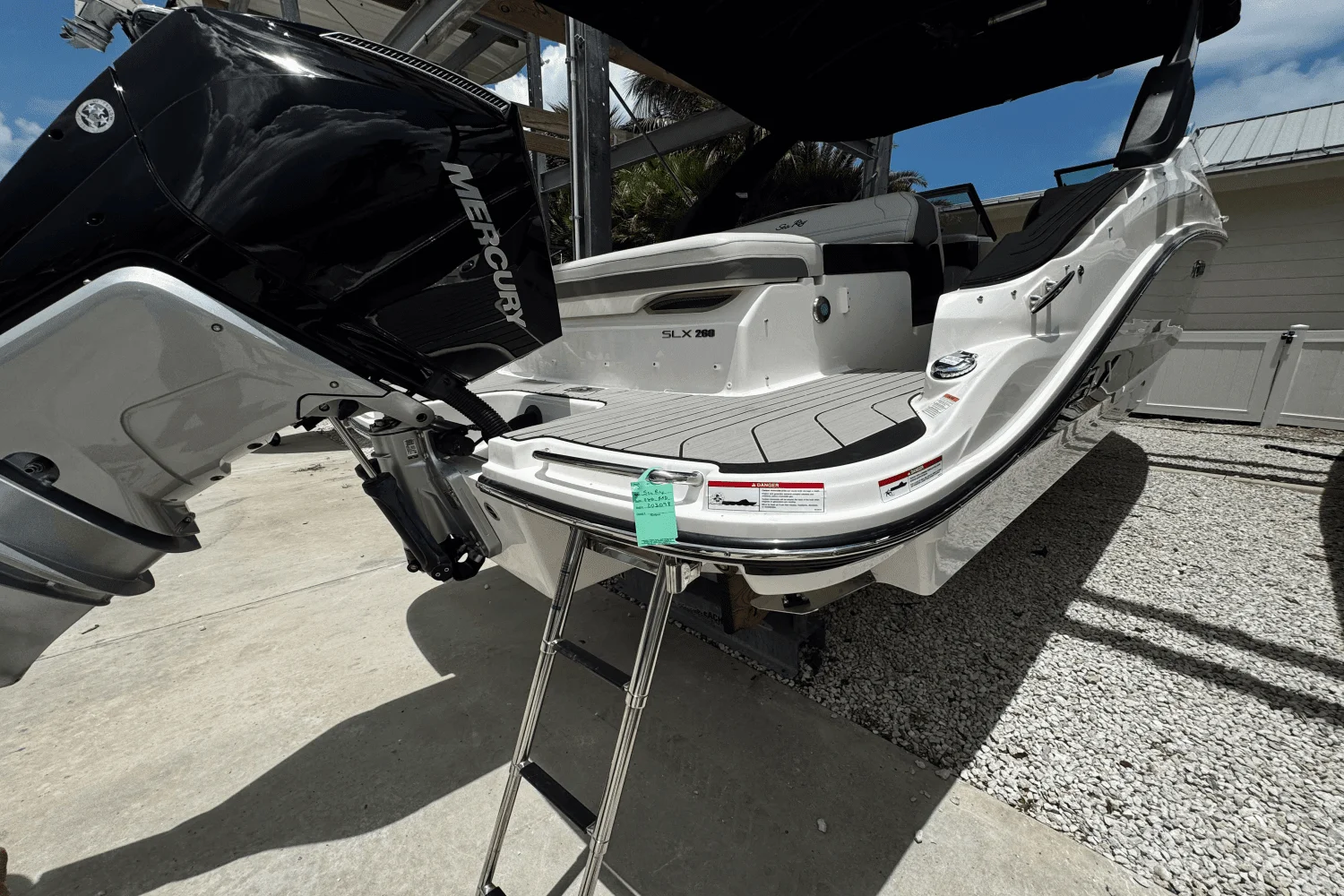 2025 Sea Ray SLX 260 Outboard Image Thumbnail #3