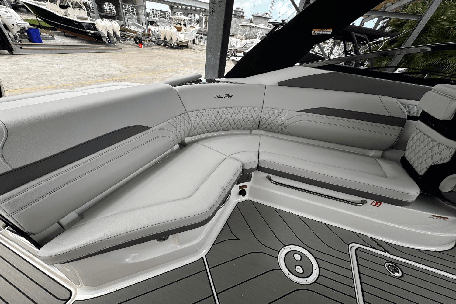 2025 Sea Ray SLX 260 Outboard Image Thumbnail #6