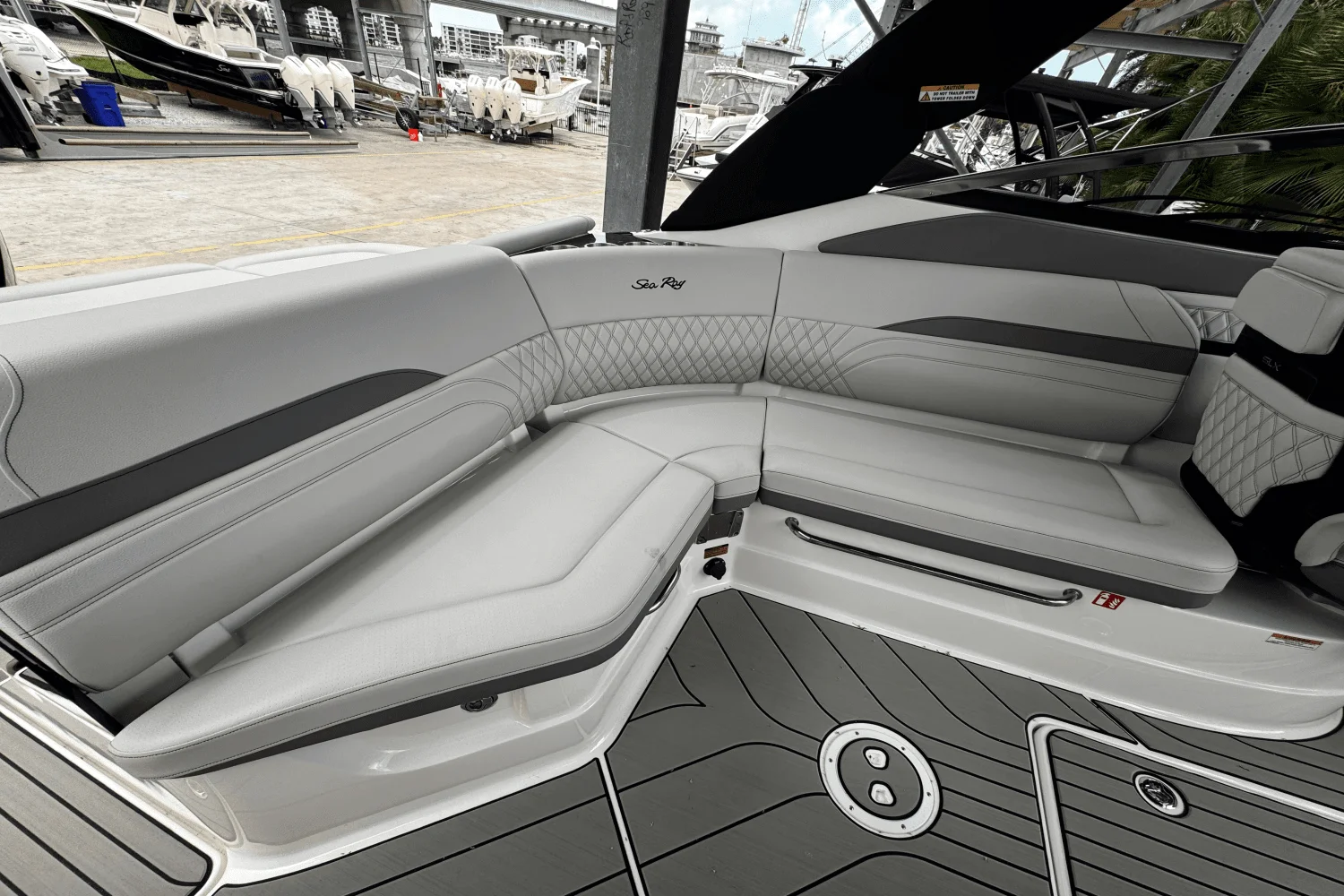 2025 Sea Ray SLX 260 Outboard Image Thumbnail #6