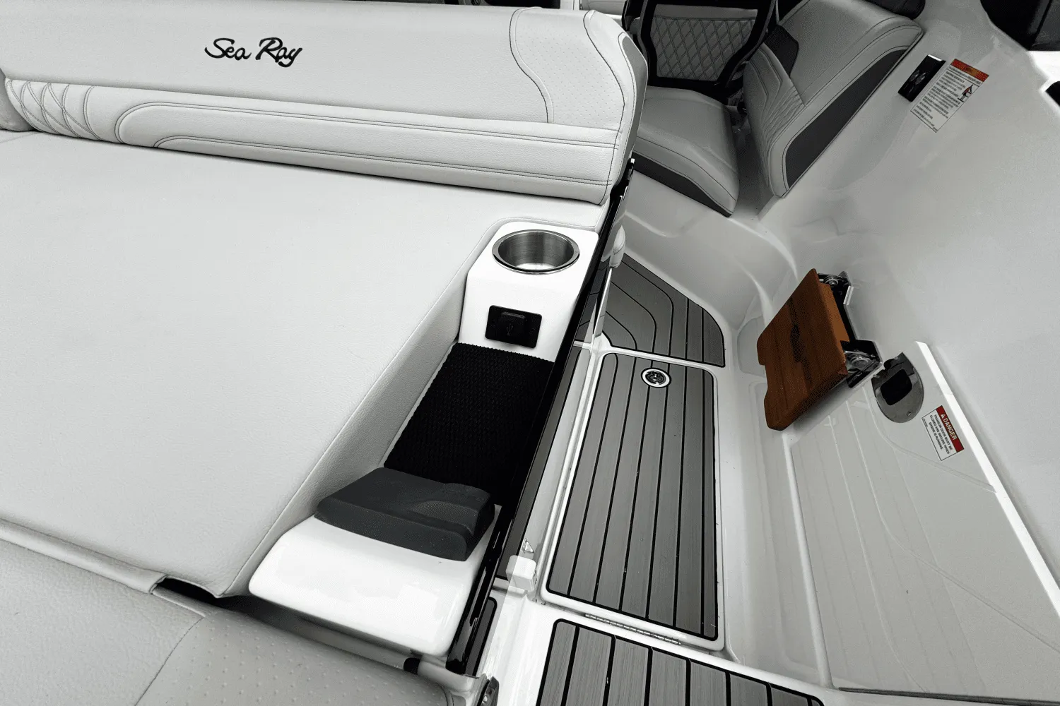 2025 Sea Ray SLX 260 Outboard Image Thumbnail #20