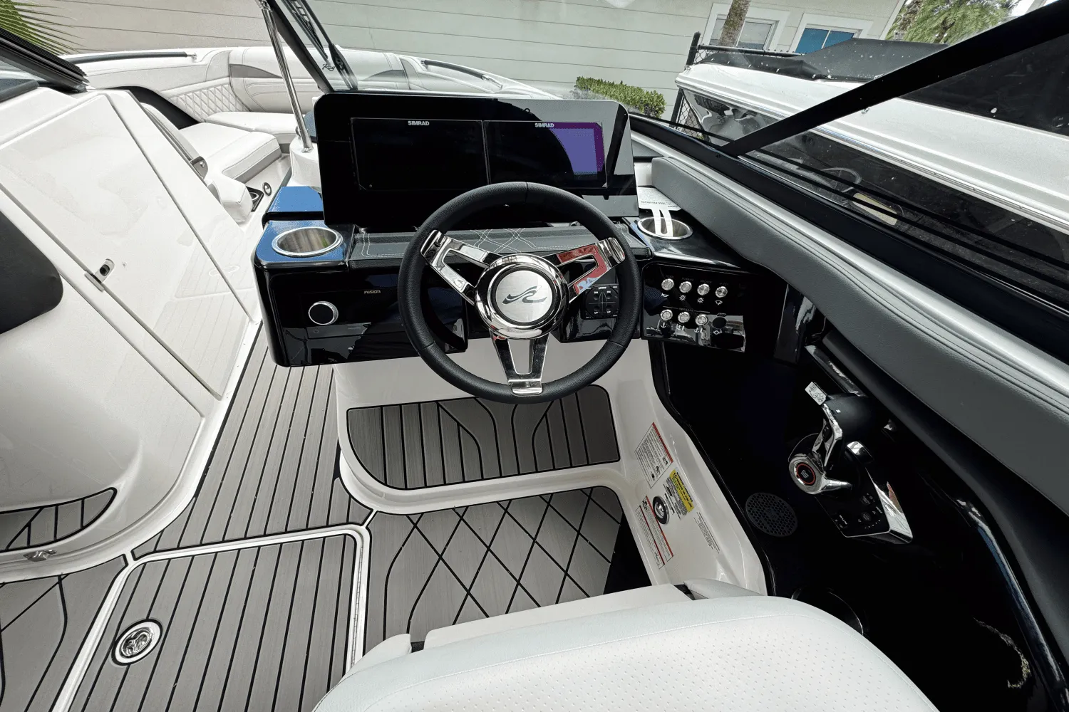 2025 Sea Ray SLX 260 Outboard Image Thumbnail #11