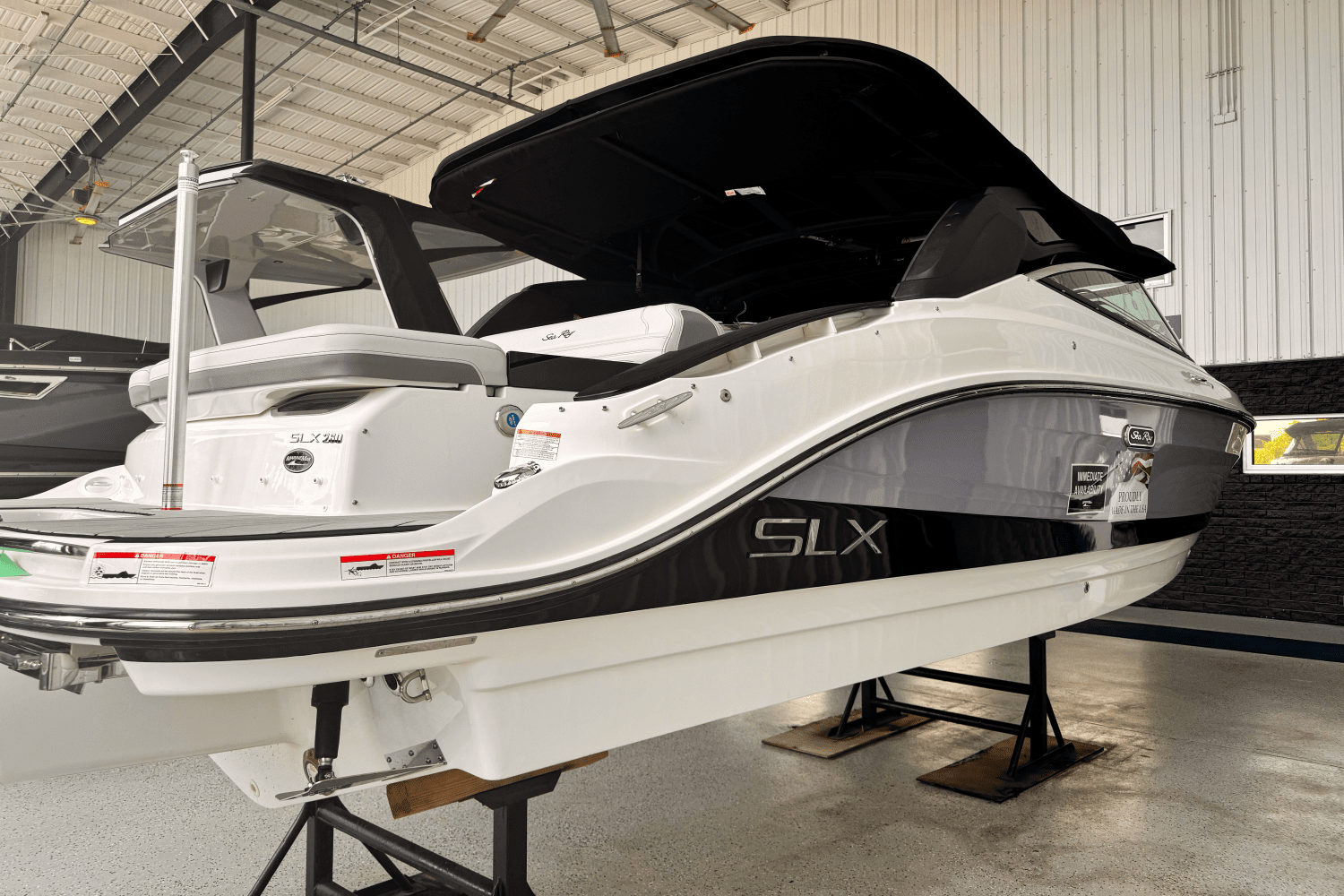 2025 Sea Ray SLX 260 Image Thumbnail #3