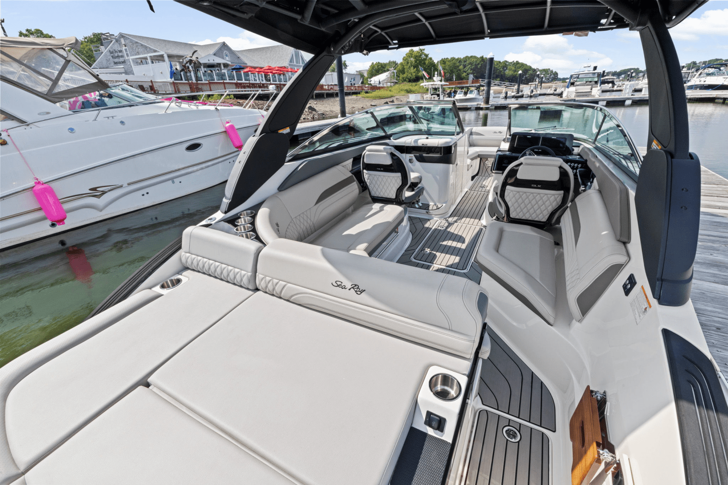 2025 Sea Ray SLX 260 Outboard Image Thumbnail #10