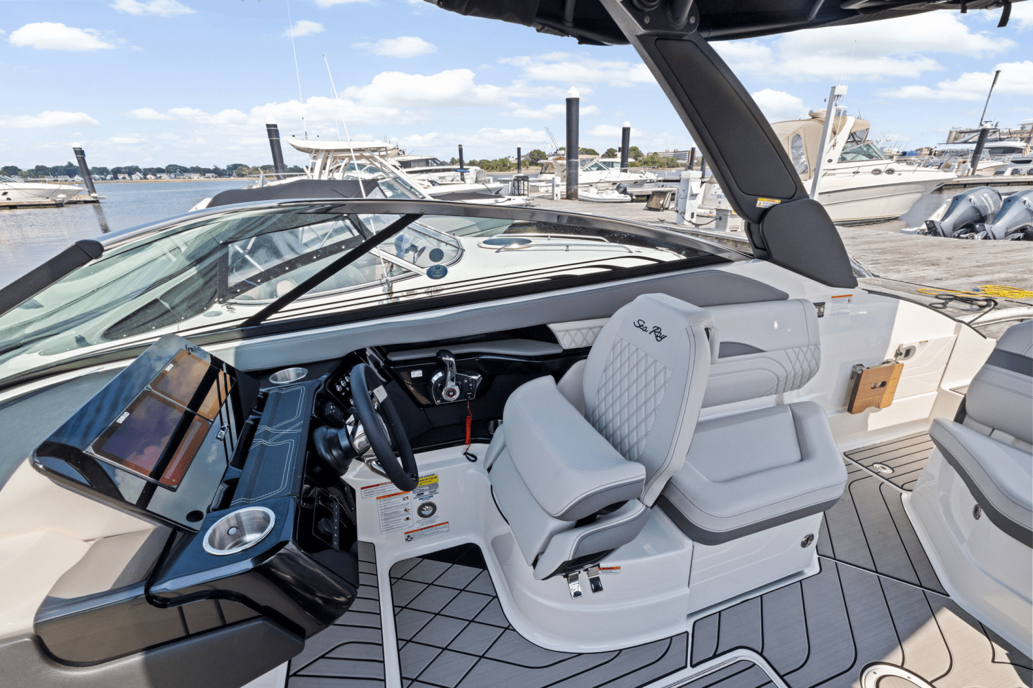 2025 Sea Ray SLX 260 Outboard Image Thumbnail #17