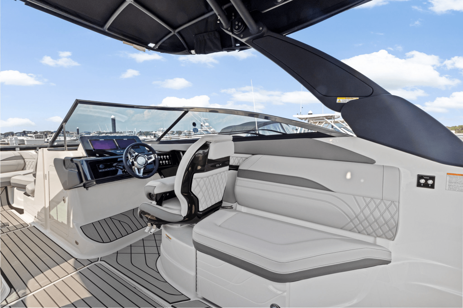 2025 Sea Ray SLX 260 Outboard Image Thumbnail #16