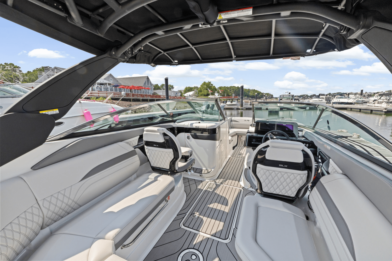 2025 Sea Ray SLX 260 Outboard Image Thumbnail #12