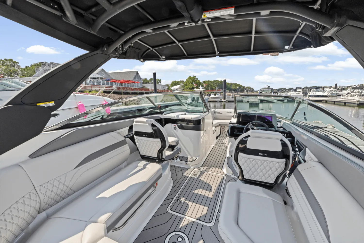 2025 Sea Ray SLX 260 Outboard Image Thumbnail #12