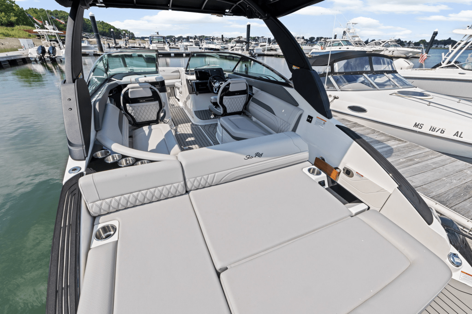2025 Sea Ray SLX 260 Outboard Image Thumbnail #9