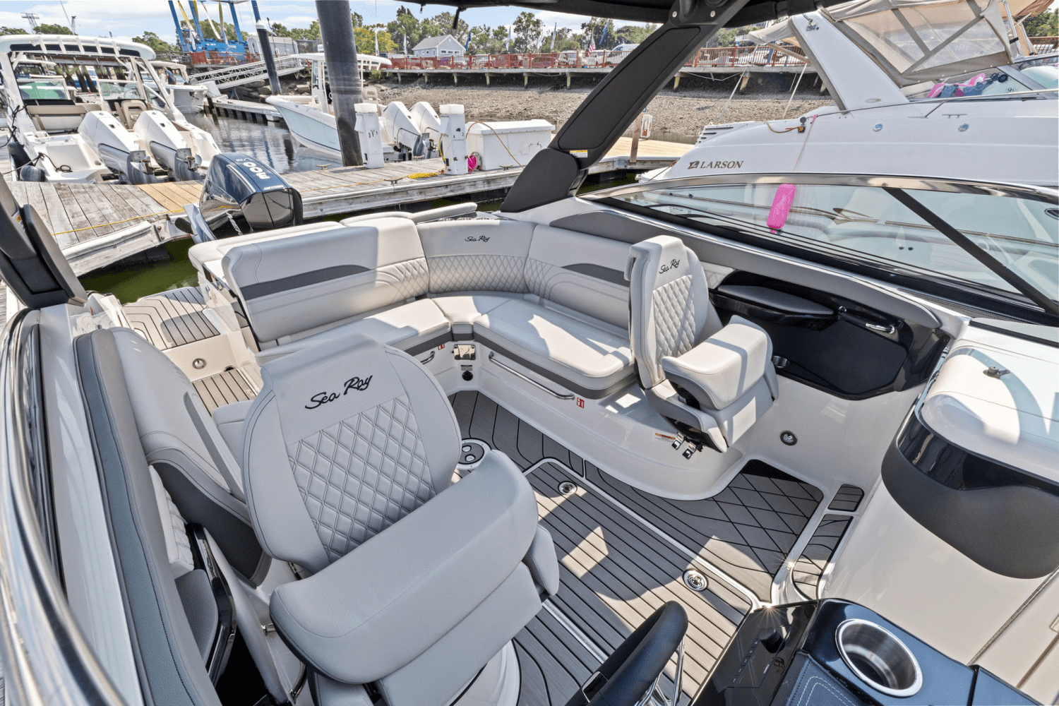 2025 Sea Ray SLX 260 Outboard Image Thumbnail #18