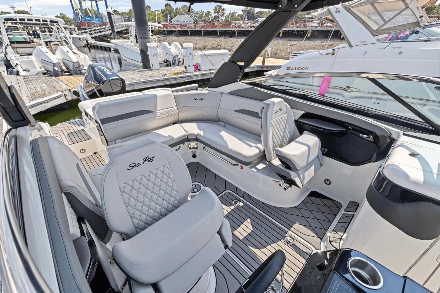2025 Sea Ray SLX 260 Outboard Image Thumbnail #18