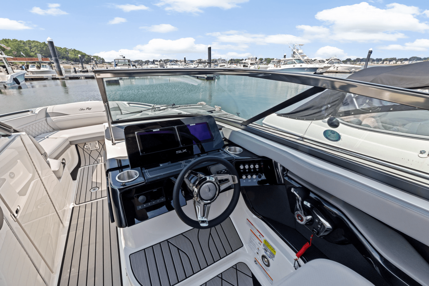 2025 Sea Ray SLX 260 Outboard Image Thumbnail #21
