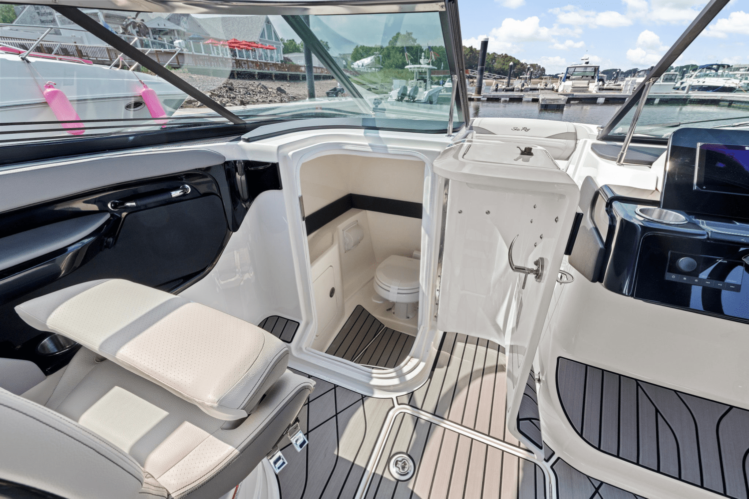 2025 Sea Ray SLX 260 Outboard Image Thumbnail #25