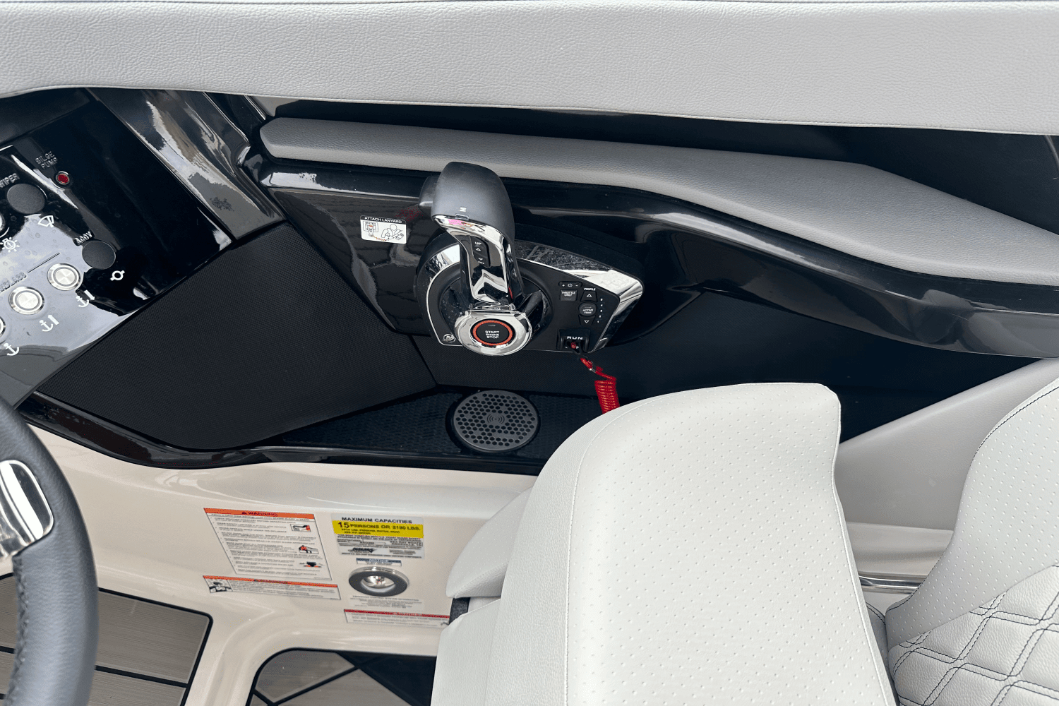 2025 Sea Ray SLX 260 Outboard Image Thumbnail #16