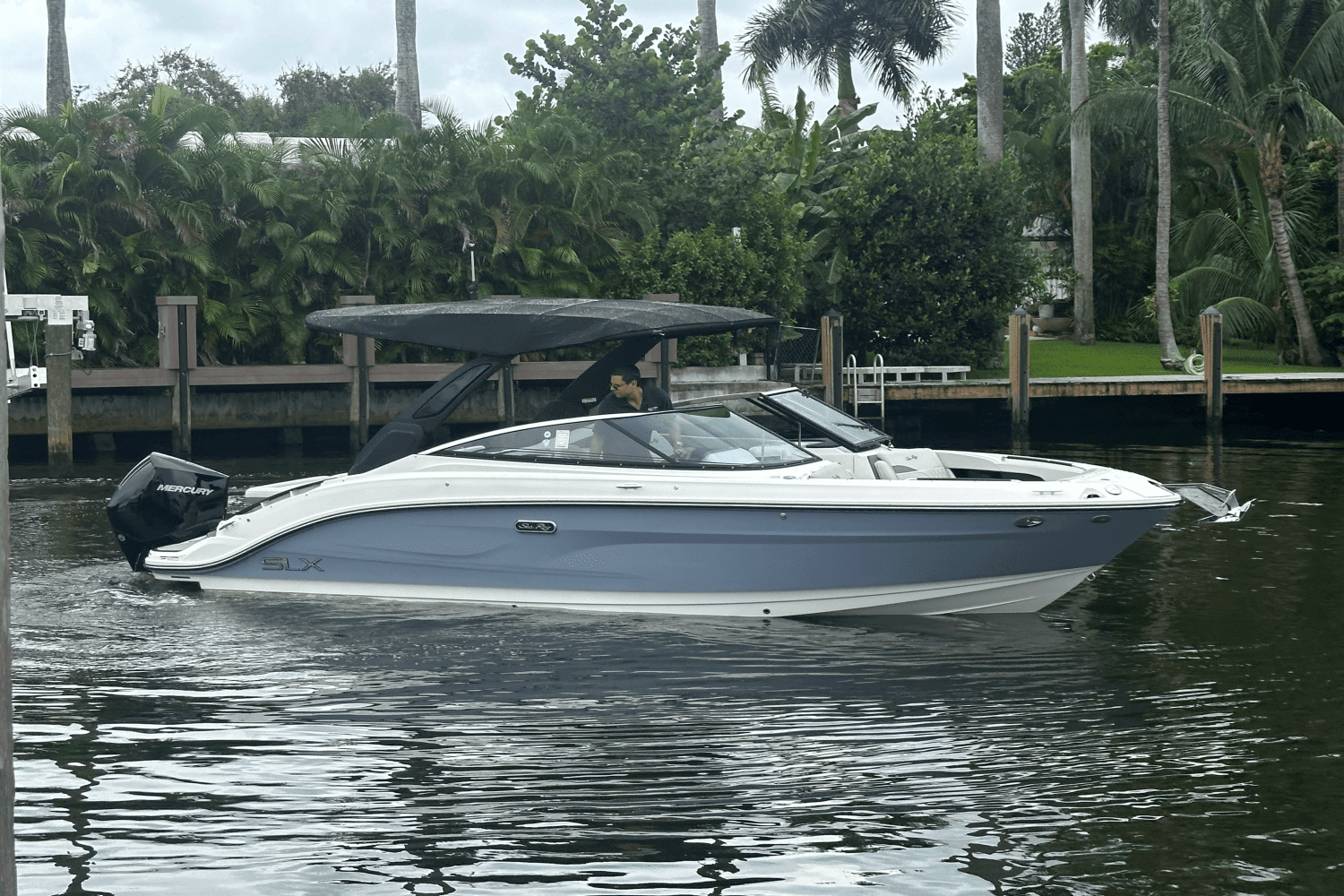 2025 Sea Ray SLX 260 Outboard Image Thumbnail #1