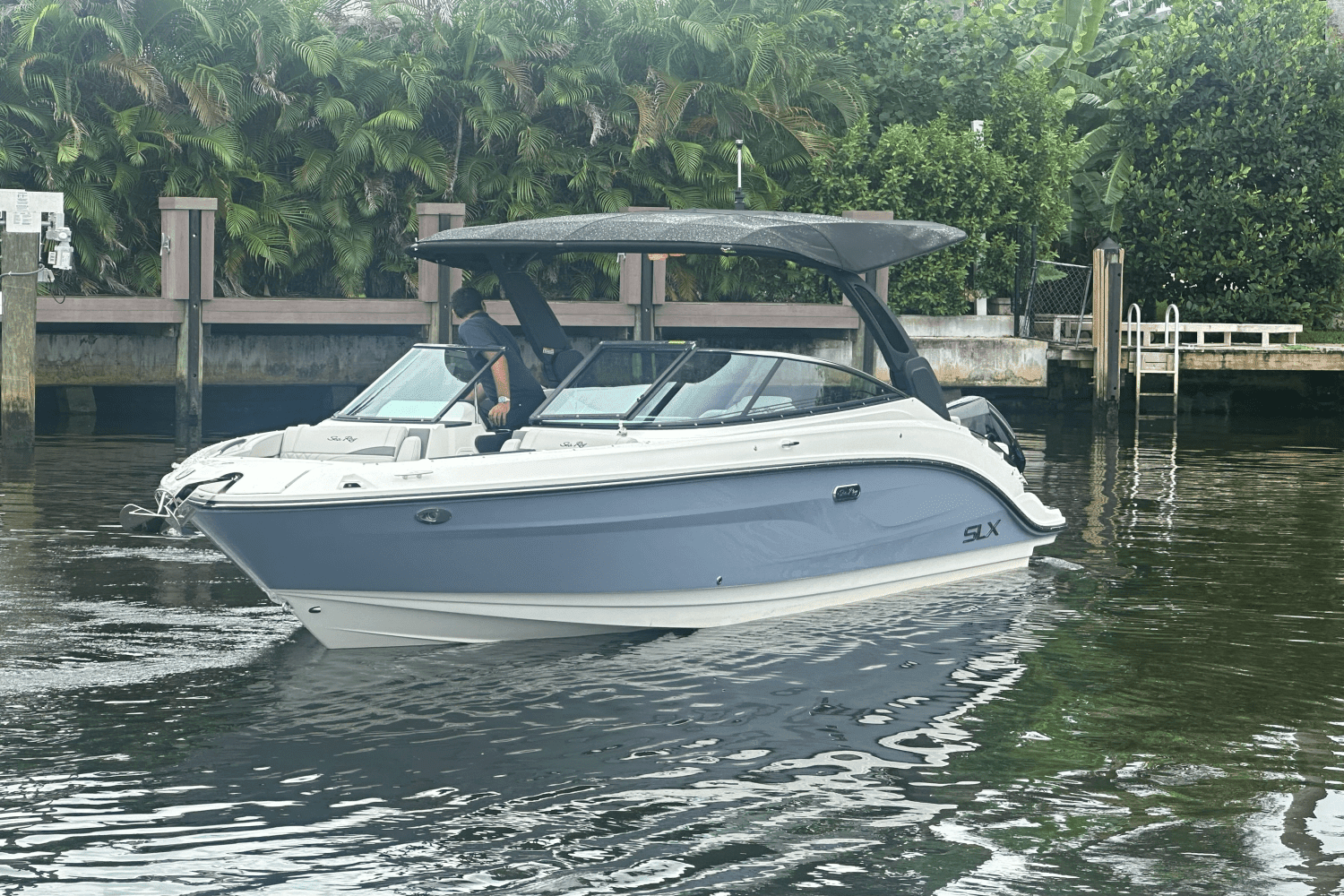 2025 Sea Ray SLX 260 Outboard Image Thumbnail #3